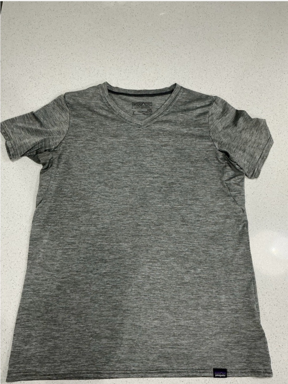 PATAGONIA Shirt women’s small Daily Capilene Baselayer V-Neck Short Sleeve Gray